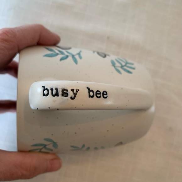 HEARTLAND HIVE| Busy Bee Mug 🐝 - Picture 4 of 9
